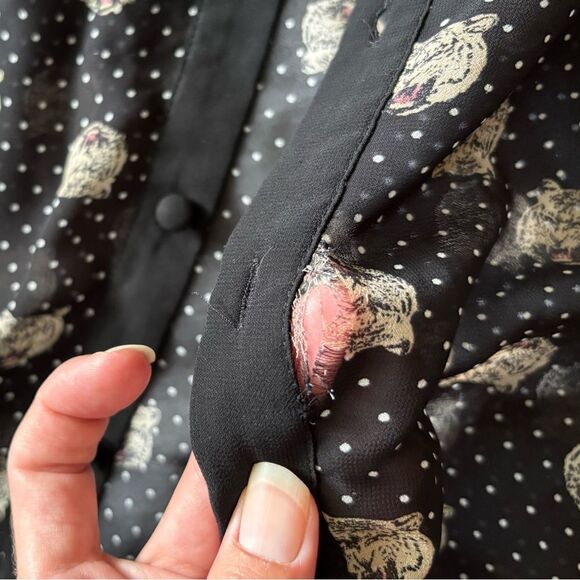 Torrid Sheer Button Down Top Lion Print Black Womens Size 1X HOLE - Picture 7 of 8